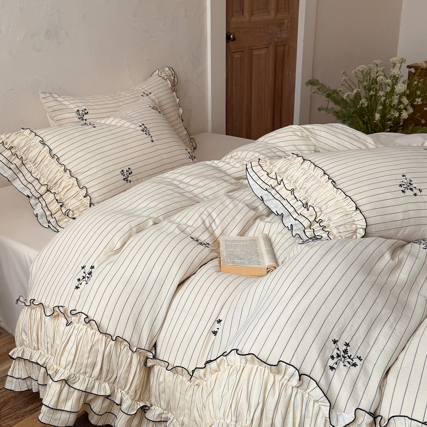 2026 New French Cottagecore Striped 100% Cotton Bedding Set with Ruffles and Embroidery For Farmhouse